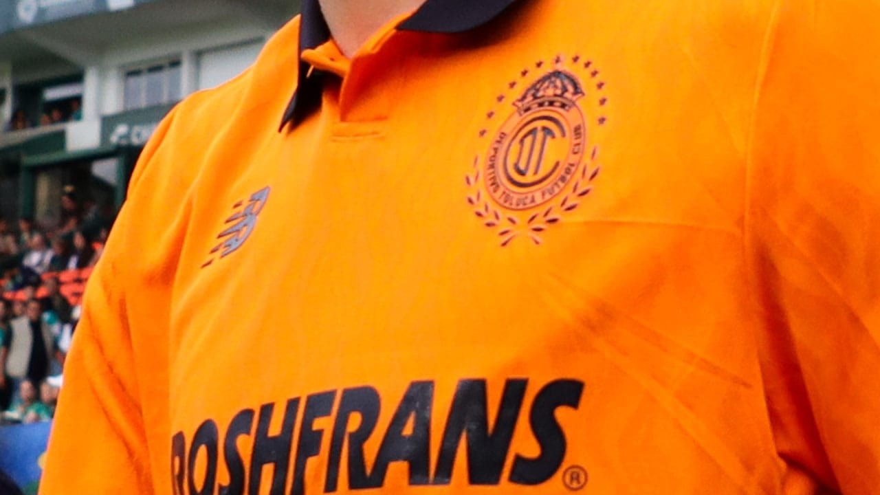 ¿De Halloween? Toluca estrenó una camiseta 'incandescente'