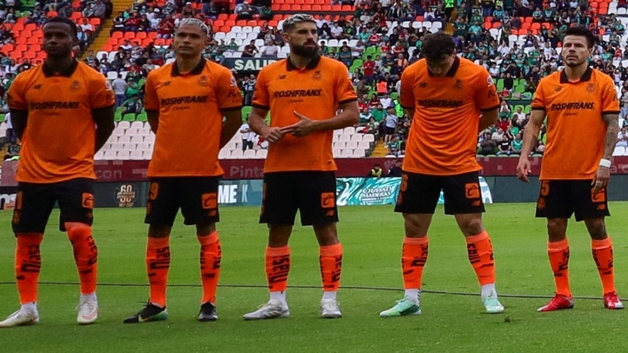 ¿De Halloween? Toluca estrenó una camiseta 'incandescente'