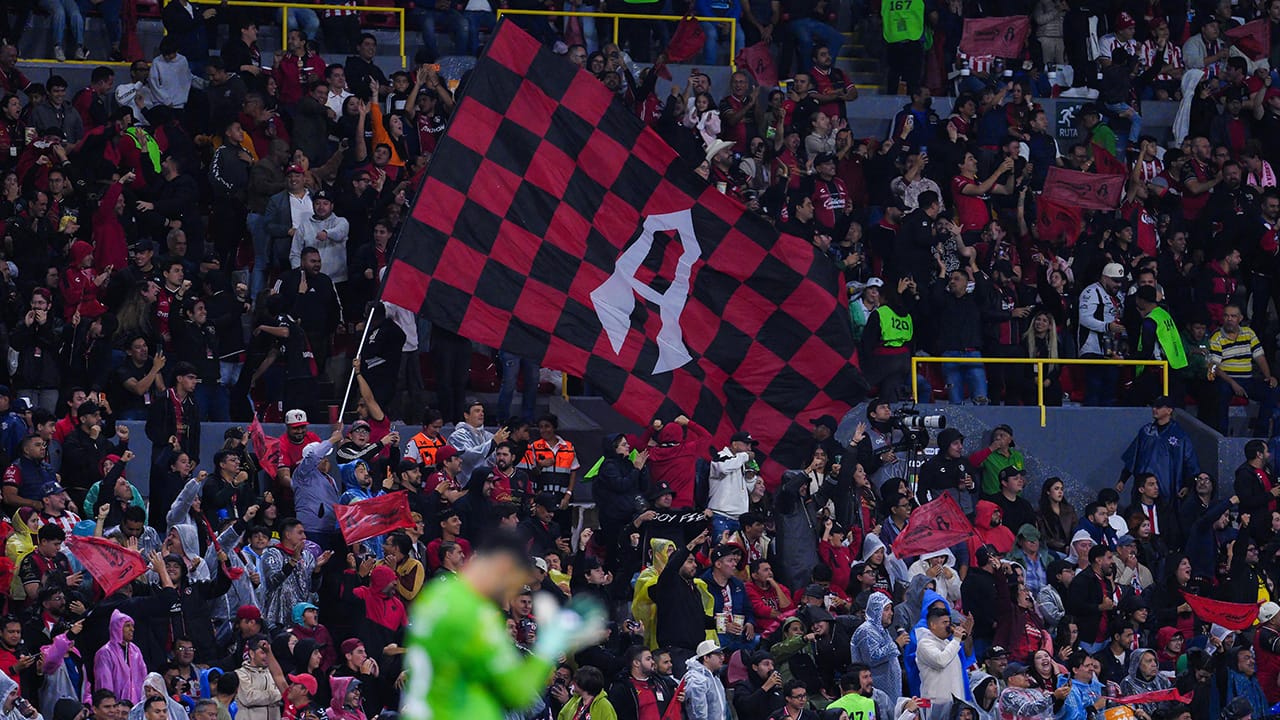 Mucha aura rojinegra en el clásico contra las Chivas