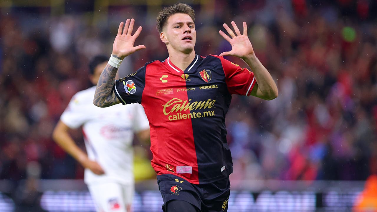 Mucha aura rojinegra en el clásico contra las Chivas